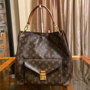 Louis Vuitton Metis Hobo Shoulder Bag with Gold Hardware